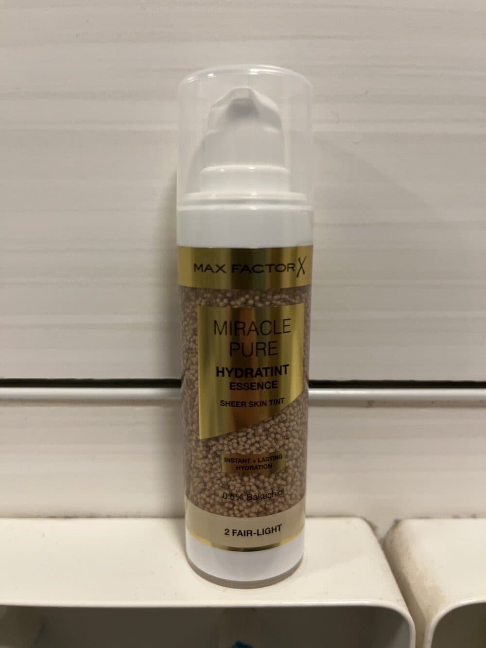 Miracle Pure 2 Fair-Light Hydratint Essence Foundation